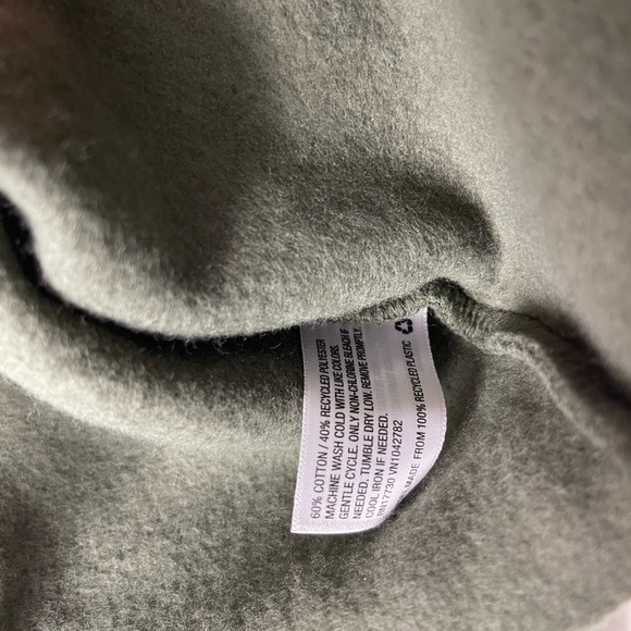 Women’s Wild Fable Olive Green Crop Too Sweater Size Small! - Picture 6 of 7